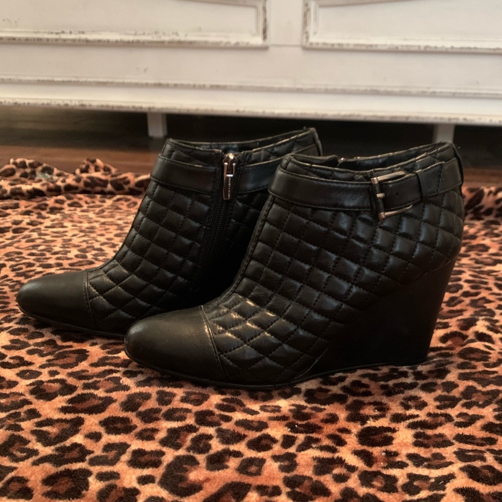 Vince Camuto Booties | EUC! | black size 8 |